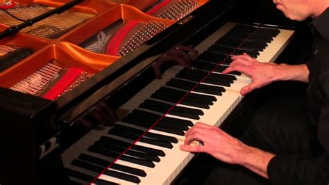 The Well-Tuned Piano - Un capolavoro di timbro e microtonalità che sfida i confini dell'ascolto tradizionale